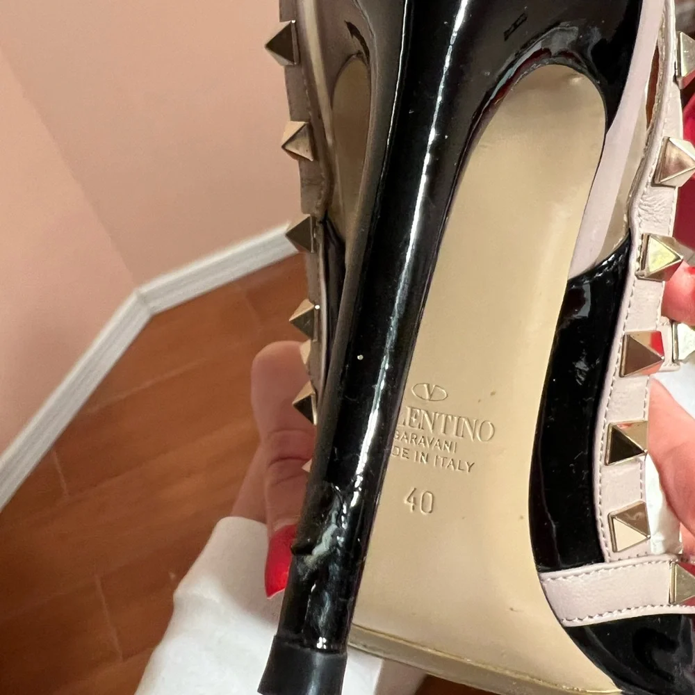 Valentino Garavani PATENT ROCKSTUD CAGED PUMP 100MM purchased in Harrods London - Picture 6 of 6
